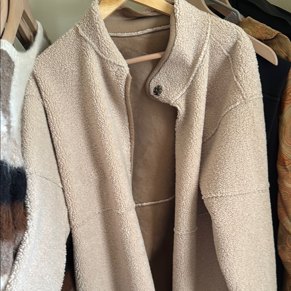 Velvet Cream Teddy Jacket Minimalist Design